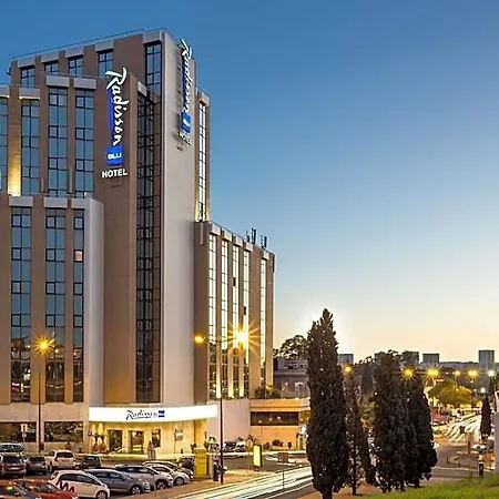 מלון Radisson Blu 4*
